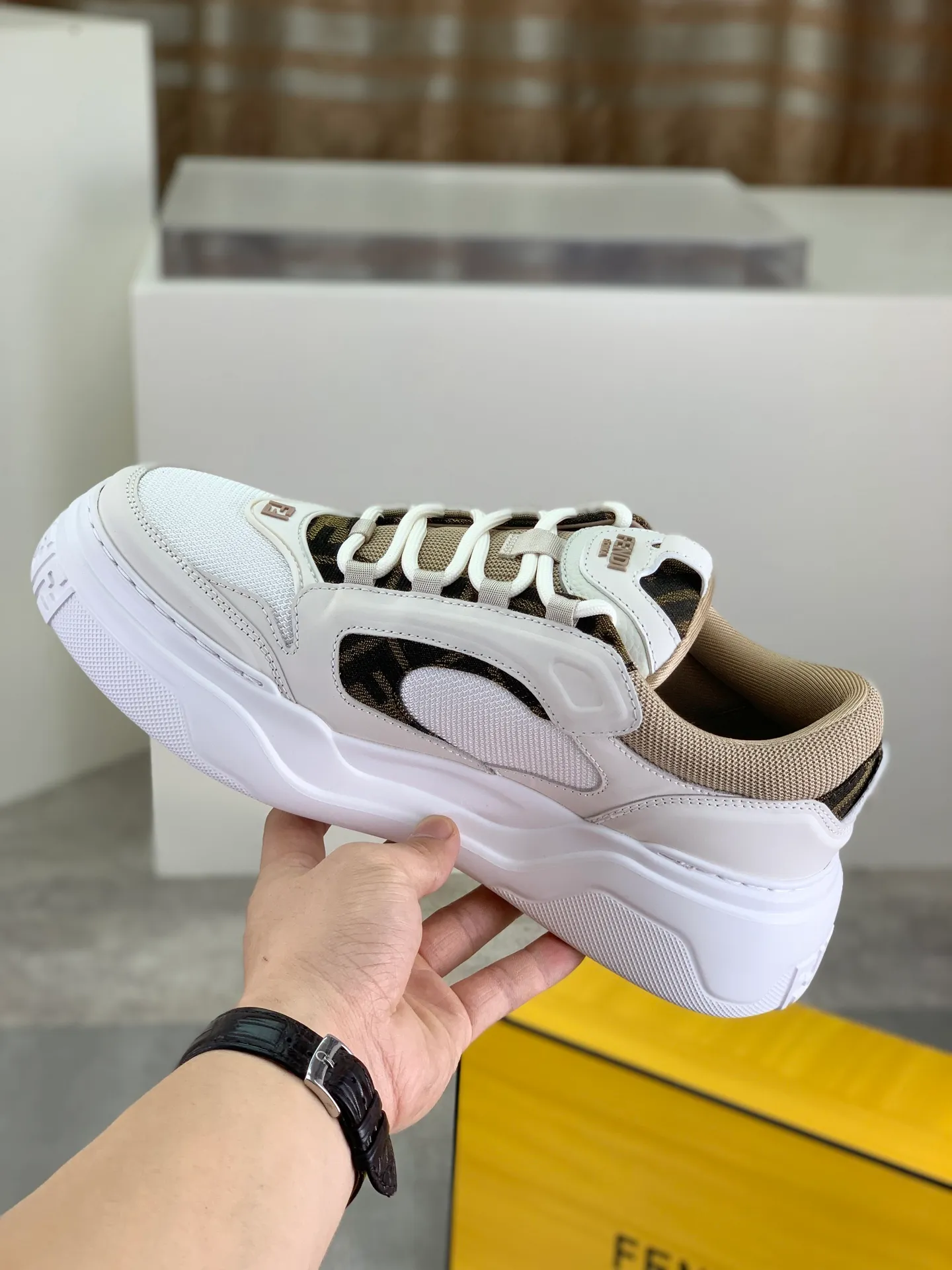 Men's Men's Shoes 💰P740 New Style 💰💎💎💎Summer Hot Style [FENDI Fendi] Top Version 🆕New slip-on sneakers, wavy soles engraved with original words. Embossed Fendi Flow lettering on the heel. The upper is made of high-end calfskin and breathable materials. Original lining with tone-on-tone details decorated with innovative handcrafting techniques. Ultra-light and wear-resistant TPU and IP foam soles, overall lightweight and comfortable. Size:39-44 (38 45 can be customized)